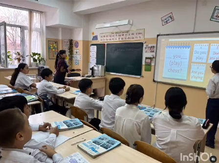 Сегодня 21 ноября, в рамках декады английского языка провела урок в 6 “Г” классе (учитель Касымова Н.А.). Учащиеся научились работать в группах, что способствовало развитию межличностных навыков и сплоченности коллектива класса.